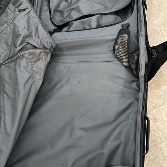 Luggage is in a good condition, lots of space. - Picture 5 of 7